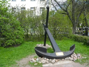 Палисадник перед главным фасадом дворца (Кронштадт)