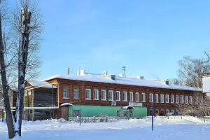 Южный многоквартирный дом для служащих (Фурманов)