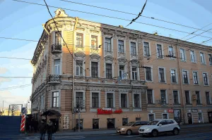 Дом, в котором жили изобретатель радио А.С. Попов, географ П.К. Козлов, художник Н.Н. Дубовской, физиолог Н.Е. Введенский