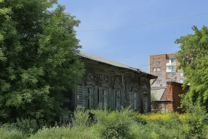 Дом Власа Сергеева с амбаром