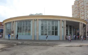 Северный наземный вестибюль станции метро "Университет"