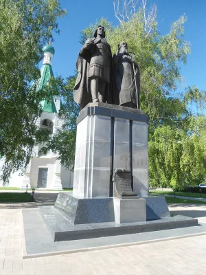 Памятник князю Юрию Всеволодовичу и епископу Симону Суздальскому