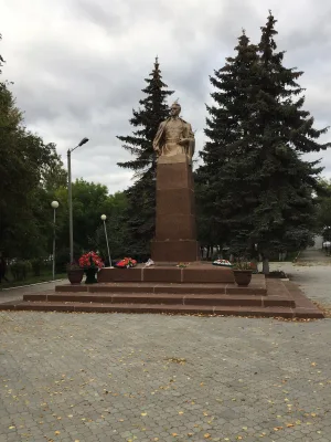 Памятник легендарному разведчику, Герою Советского Союза Н.И. Кузнецову (Талица)