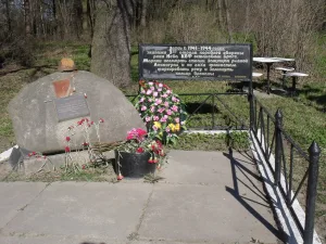 Памятный знак на месте бывшей стоянки эсминца «Опытный» (Невский Парклесхоз)
