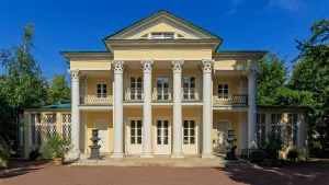 Летний домик у реки Москвы (Якиманка)