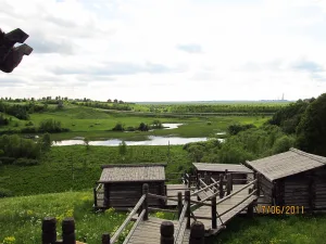 Амбарный городок на подпорной стене (Малые Корелы)