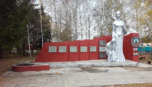 Памятник советским воинам, погибшим на фронтах Великой Отечественной войны
