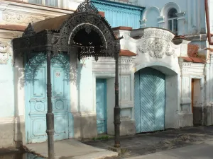Главный дом с литым зонтом входа (Городец)