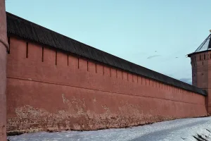 Прясло западной стены между Юго-западной наугольной башней и Водяной башней (Суздаль)