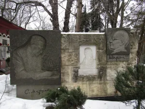 Могила и надгробие Маршака Самуила Яковлевича (1887-1964), поэта, переводчика (Хамовники)