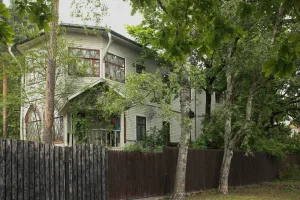 Дача (деревянная двухэтажная)