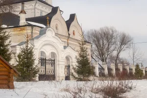 Ограда с воротами (Свердлово)