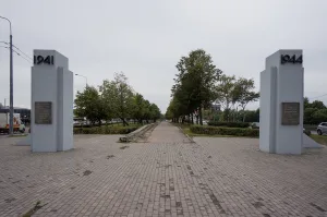 Пилоны (два)