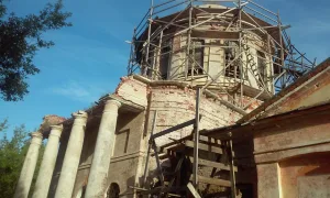 Церковь всех скорбящих с живописью (Залазино)