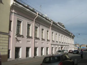 Жилой дом с флигелем