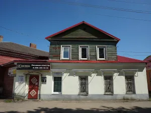 Жилой дом с булочной и мелочной лавкой (Боровичи)