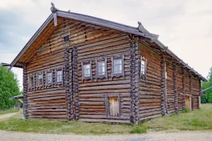 Дом-двор Лимонникова Н. (Малые Корелы)