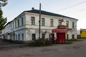 Дом жилой с магазином (Крестцы)