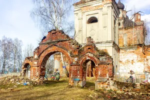 Ограда с воротами (Иконниково)