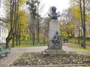 Памятник ученому-энциклопедисту М.В. Ломоносову (Ломоносов)