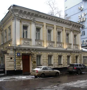 Главный дом городской усадьбы И.Г. Урина с оградой (Мещанский)