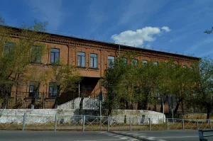 Здание, где в школе учились Герои Советского Союза Н.Д. Авдеев, В.П. Синчук, В.А. Сорокин, А.М. Пузаков