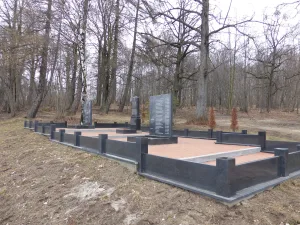 Братская могила советских воинов, погибших при штурме города-крепости Кёнигсберг (Калининград)
