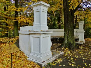Полуротонда, посвящённая королеве Луизе (Калининград)