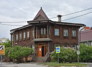 Красноармейский проспект 28, Купеческий особняк