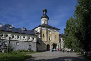 Церковь Иоанна Лествичника над Святыми вратами