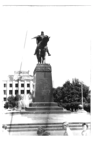 Памятник Юрию Долгорукому