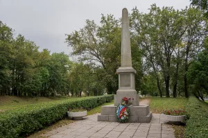 Мемориал в память обороны города в 1941–1944 гг. — «Зелёный пояс Славы Ленинграда». «Кировский вал»