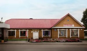 Здание, в котором жил и работал в редакции газеты «Причулымская Правда» советский писатель В.В. Липатов (1927-1979)