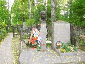 Могила А.И. Маринеско (1913-1963), легендарного командира подводной лодки «С-13»