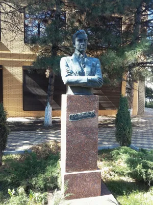 Памятник Коломийцеву