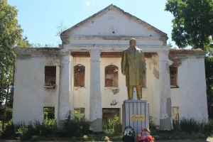 Памятник В.И. Ленину (Большие Уки)