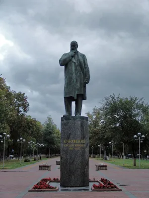 Памятник Н.Е. Жуковскому