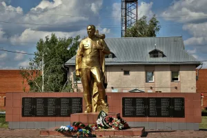 Памятник воинам-землякам, погибшим в годы Великой Отечественной войны 1941-1945 гг. (Азово)