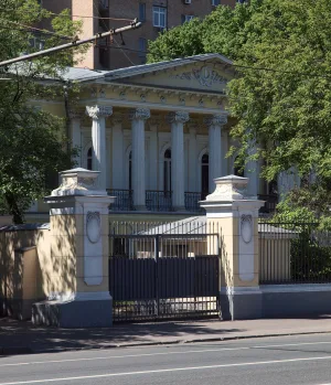 Ограда дома Ленинградский проспект 21