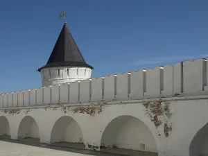 Прясло стен между южной круглой башней и юго-восточным четырёхугольным павильоном (Тобольск)