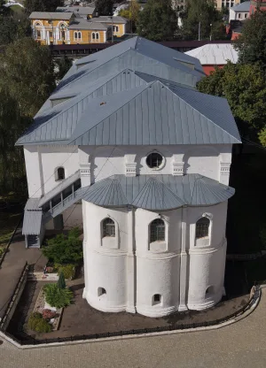 Трапезная с церковью Рождества Христова (крестовой) и настоятельскими палатами (Ярославль)