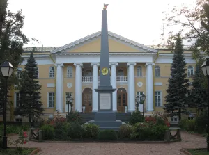 Памятник Лазаревым