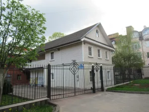Дворовая двухэтажная постройка хозяйственного назначения (Великий Новгород)