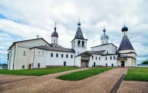 Переходы между собором Рождества Богородицы и колокольней и между колокольней и церковью Благовещения с трапезной палатой