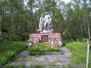 Памятник на братской могиле советских воинов