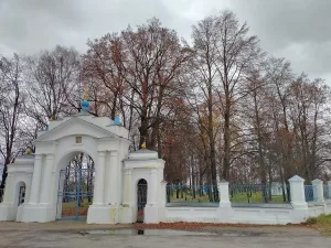 Ограда с воротами и башнями (Стромынь)