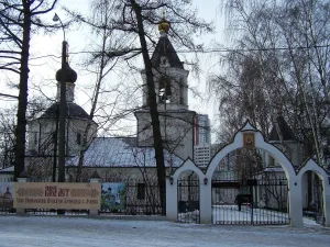 Храм Ризоположения в Леонове