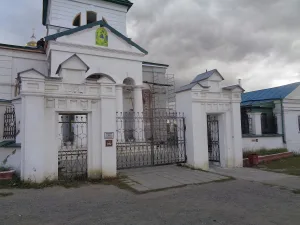 Ограда с воротами (Троицк)