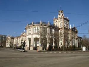 Главный корпус Ростовского института железнодорожного транспорта