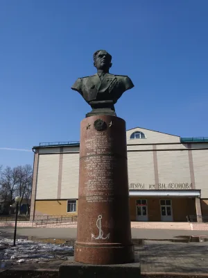 Бюст дважды Героя Советского Союза В.Н. Леонова (Зарайск)